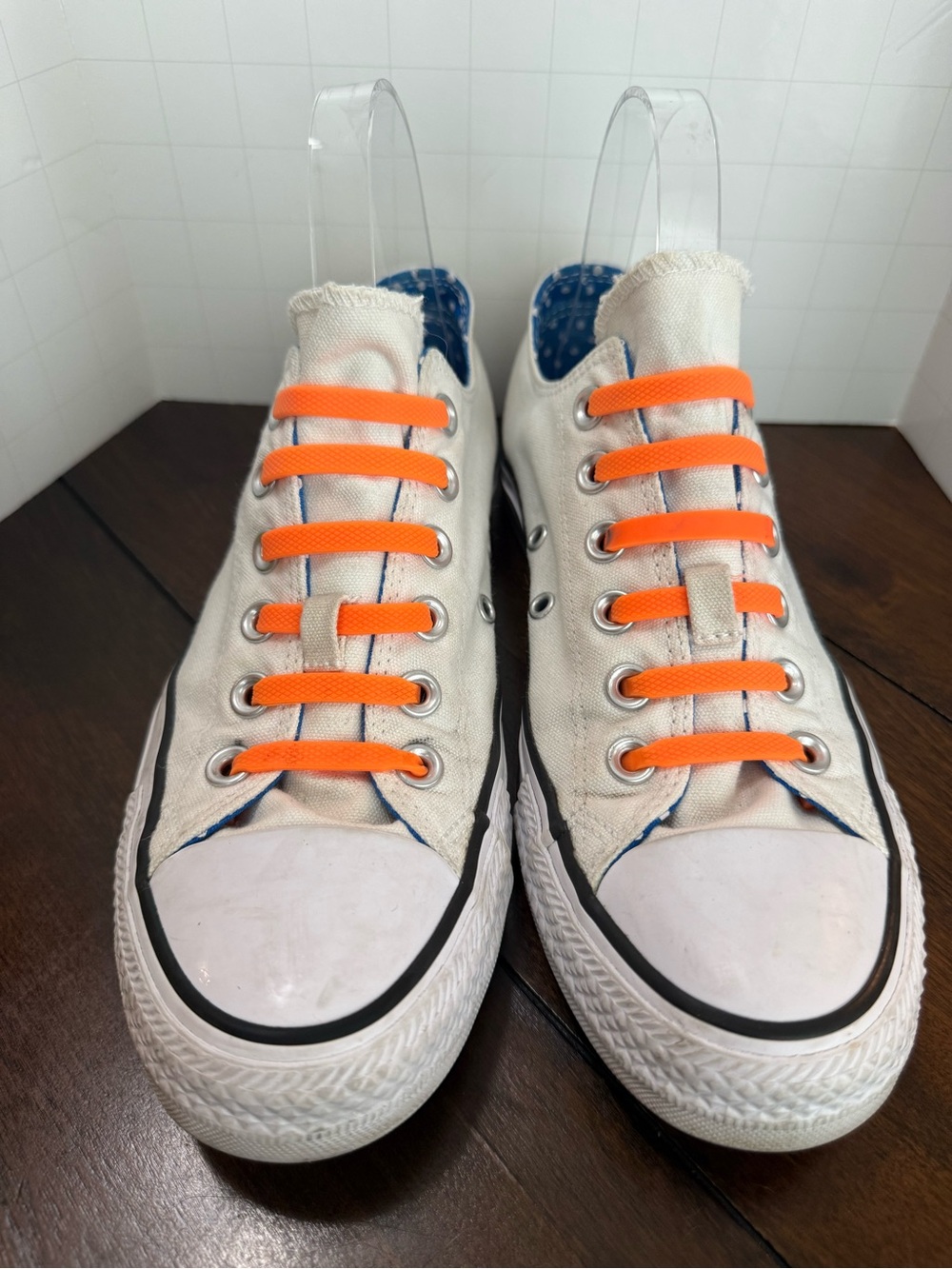 Converse Chuck Taylor Women’s 8 All Star Low-Top White and Orange Shoe Lace